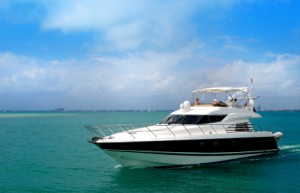luxury boat crossing the biscayne bay in miami
